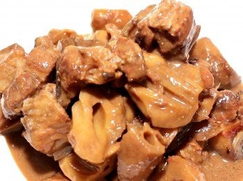 step15: 如果水份過多, 就以太白粉 / 鷹粟粉勾芡, 先跟清水混好, 再慢慢加入, 不要急, 過量口感就不好了。
視頻中, 並沒有勾芡, 成品色澤好, 透亮光, 濃稠沾粘口感佳, 原汁原味。
開胃下飯, 一家大小都喜愛的佳餚又輕鬆完成了。