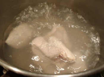 step3: 鴨腎和瘦肉都需要汆水。