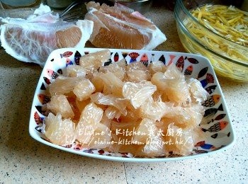 step5: 期間將柚子肉去掉白色外皮後撕成細塊
