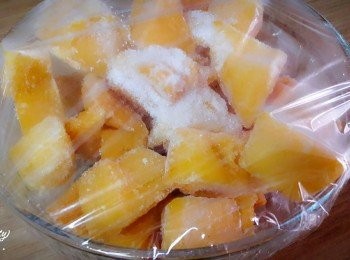 step3: 用保鮮膜包好 , 放入冰箱一晚