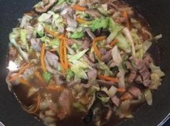 step9: 加入醬油拌勻並煮滾後試高湯鹹度（味道需略重，加入炊粉後才會剛好）