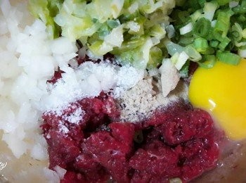 step3: 加入鹽及白胡椒粉