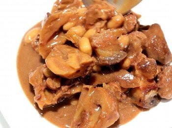 step14: 在粵菜中, 烹調常以勾芡使醬汁濃稠。其實, 當採用的<span class="group_1">食材</span>富有足夠的膠質及把水量控制好, 是不一定做勾芡的步驟的, 成品才能達到原汁原味的效果。
未來有機會再跟各位分享, 匠弄做麻婆豆腐也是不勾芡的。