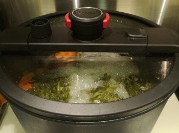 step6: 低壓煲只需個半小時，明火三小時。