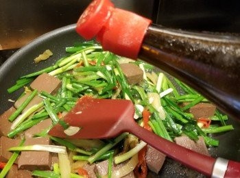 step12: 再加入少許麻油炒勻即可