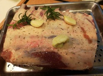 step2: 除油和生抽外所以材料塗在羊架表面。