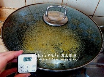 step7: 蓋上蓋用慢火先煮10分鐘
