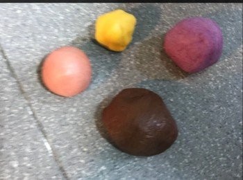 step3: 用天然色粉上色，朱古力粉，紅麴粉，黃姜粉，紫薯粉