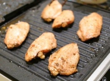 step4: 醃後可放於contact grill/煎pan/焗爐整熟即可