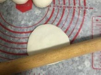 step12: 從第一顆收圓的開始桿，先壓扁後再從外圍往中心推桿然後再往外推壓，