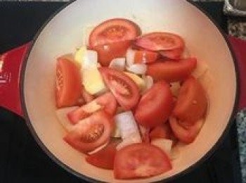 step8: 加入蕃茄略炒；