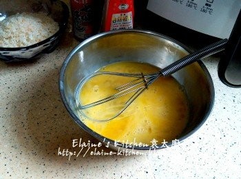 step4: 雞蛋打成蛋液