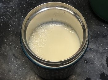 step5: 快手撞入豆漿。