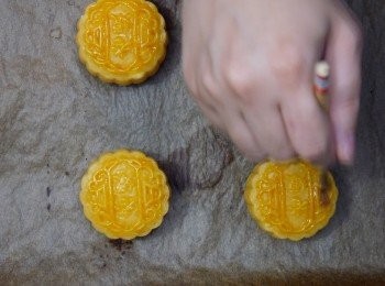 step26: 再輕輕掃多一層蛋液，再入焗爐 5分鐘