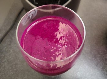 step4: 在果汁面鋪上一層芝士奶蓋即完成製作。