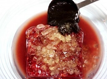 step7: 爺爺的<span class="group_2">南乳醬汁</span>經典比例
南乳一磚 appx.130g Fermented Red Beancurd
冰糖 3湯匙 3sp Crystal Sugar  ( 約60g)
料理米酒 2湯匙 2sp Chinese Cooking Wine
柱侯醬 1湯匙 1sp Chuhou Paste

先放入2/3份醬汁, 再依個人口味再作調整。
餘下可裝瓶放冰箱, 再作其他料理。