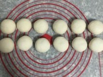 step11: 收圓後要依序排好，並用濕布或保鮮膜蓋起來靜置放鬆5分鐘；