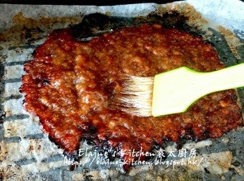 step16: 取出掃上蜜糖 , 入焗爐將溫度調低至150C , 繼續用上下火焗5分鐘