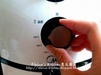 step9: 最後放入美的免油健炸寶內 , 200C每面6分鐘至金黃色