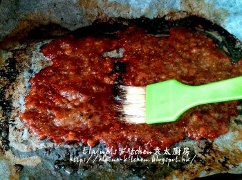 step9: 取出掃上蜜糖 , 入焗爐將溫度調低至150C , 繼續用上下火焗5分鐘