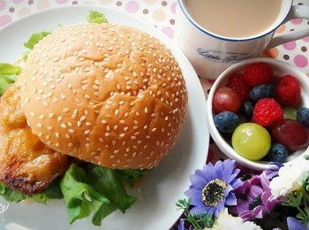 step6: 再把剩下的醬汁淋上即可