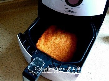 step10: 盛起灑上阿華田營養麥芽粉即可