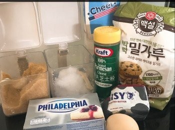 step1: 室溫軟身牛油加入糖及鹽攪拌至淺黃色。再加入蛋漿拌勻。