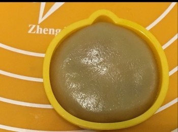 step9: 放入模具，輕壓
