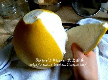 step2: 用刀將柚子皮起出