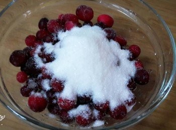 step2: 蔓越莓打開放到乾淨容器中