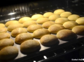 step5: 烤箱預熱160後，烤6-8分鐘後取出放涼備用。烤箱每個人不同，可160度～180度之間做調整，原則上不要烤太焦哦，顏色會不美麗。