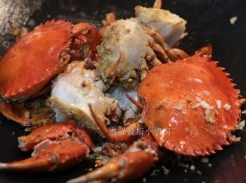 step3: 蟹回鑊中快炒