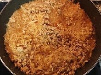 step8: 放入冬粉拌勻，中火拌煮到鍋裡剩少許湯汁，（此時可再試一次味道看是否需要調整）