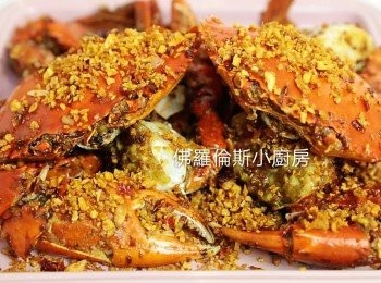 step4: 最後加少許紹興酒蒸發後，加入蒜鹽