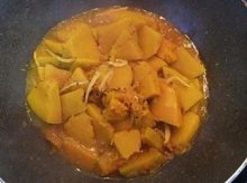 step8: 直到南瓜仍有形狀但已鬆軟；試味道調整鹹度；