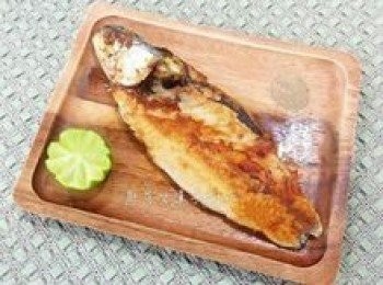 step4: 擺上檸檬，放些胡椒鹽，趁熱享用。