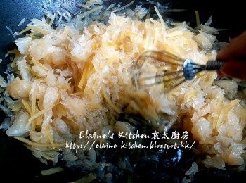 step13: 期間不時要開蓋拌一拌勻以免黏底 , 拌勻後再蓋上蓋用慢火繼續煮