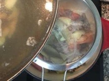 step10: 濾入牛高湯；