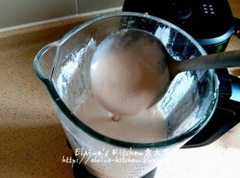 step15: 蓋上蓋調較至豆漿功能 , 再按中間的開關製 , 會有時間顯示需時35分鐘 , 完成後即可