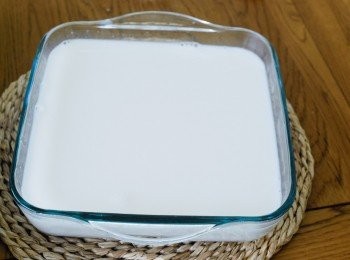 step3: 倒入容器內，待涼後放入雪櫃最少4個小時或凝固