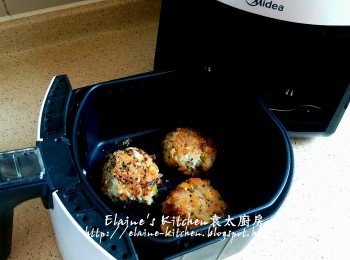 step11: 最後放入美的免油健炸寶內 , 180C15分鐘至兩面金黃色即可