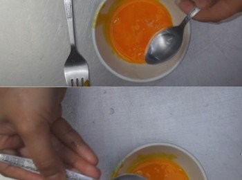 step24: 將蛋黃加入水和老抽拌勻備用