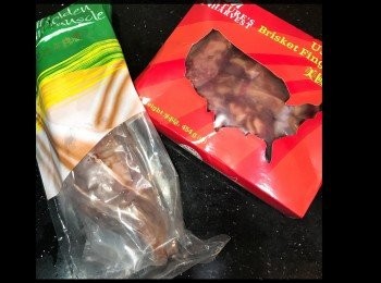 step1: 水滾加薑片，放入牛腩牛𦟌出水