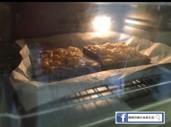 step5: 放入焗爐180度C，焗至芝士溶化變成金黃色，方包變成脆口多士，便完成。