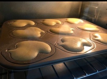 step4: 放入模器
170度直至熟
大約30-35分鐘