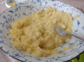 step3: 香蕉用叉壓爛