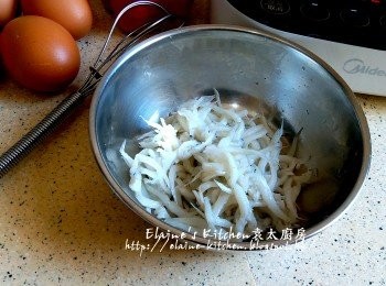 step5: 盛起白飯魚備用