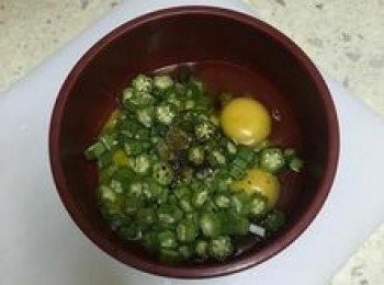 step4: 加入調味料及1湯匙的水；