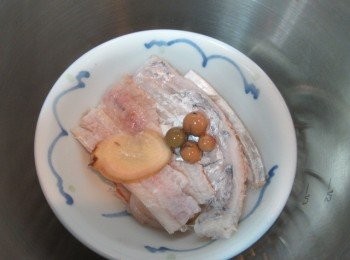 step2: 取快鍋,放入步驟1隔水蒸2分鐘,熄火待洩壓即可.