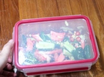 step6: 除了各式各樣料理運用外，
平時的蔬果保鮮、醃漬、小菜、常備菜、涼拌菜、準備。
甚至是點心製作、蛋糕、麵包烘焙.....等。
有了全方位廚房好物《Tefal 特福玻璃保鮮盒》輔助，
真的做起來就是事半功倍。